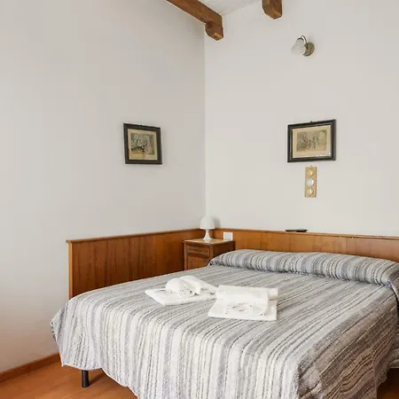 Lena Villa *